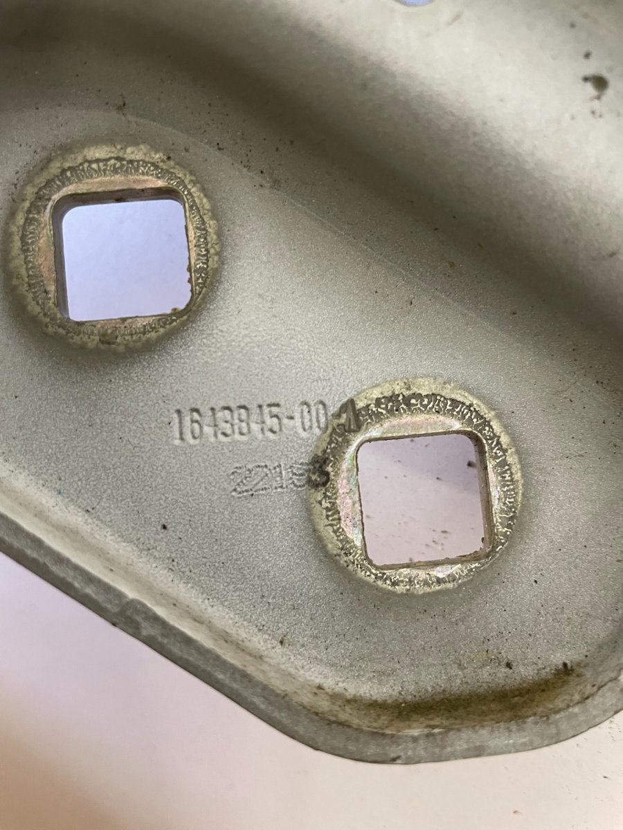 tesla model3 első csomagtartó zsanér